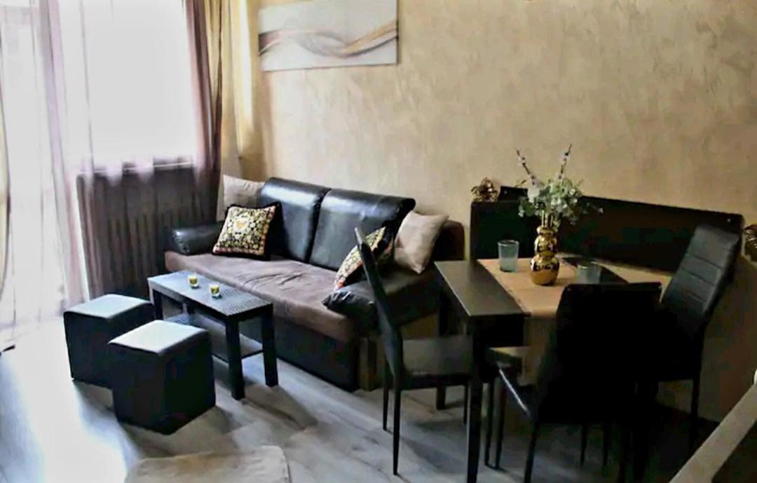 Apartment Mone