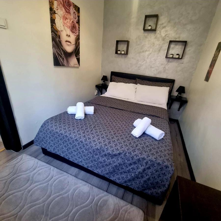 Mone Apartment *